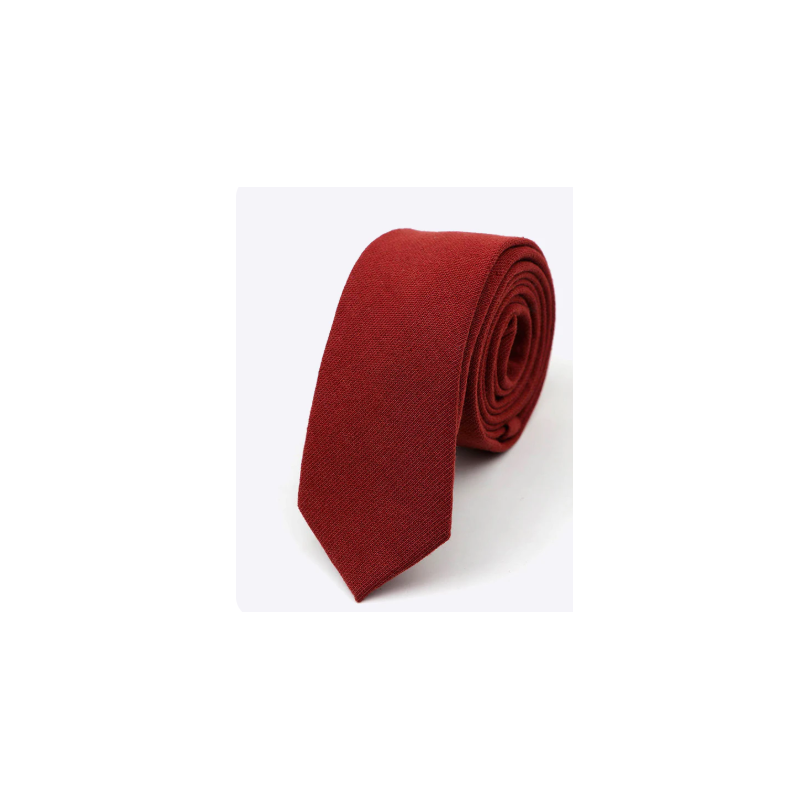 Corbata microdibuix o llisa granat o vermella.